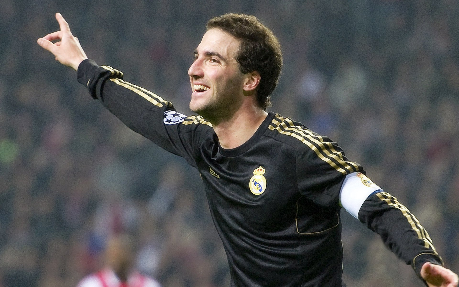 爱游戏 ayx 中国官方网站-_追梦青少足球季：开启未来足球之门_，追梦足球放飞梦想