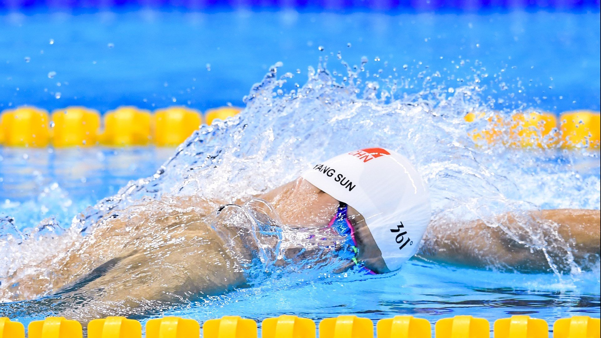 墨西哥球员疑似带暖宝宝上场被罚下，墨西哥暖流有什么称号